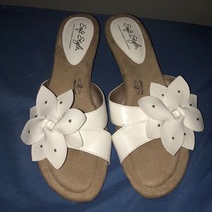 Women’s white dress sandal